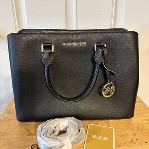 Micheal Kors Savannah Large Satchel with gold (Like New)
